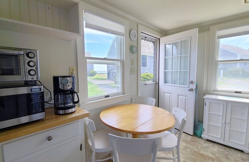 Wellfleet Condo | 2BD Waterfront Cottage at Mayo Beach-Private Association Beach, Walk to Town Pier