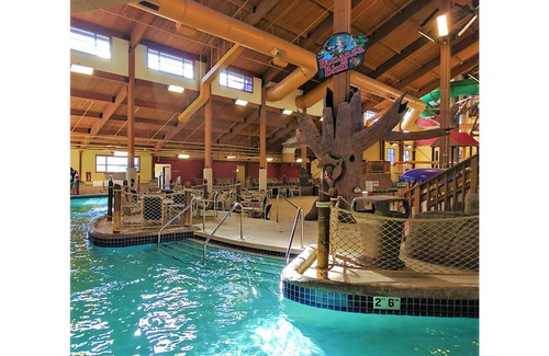 Lake Delton Condo | 2BD/Wisconsin Dells - Access to Water Parks!