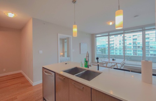 Richmond City Centre Apartment | 2BDR & 2Bath | AC | 900sq.ft | Free WiFi&Parking