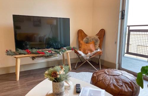 Downtown Apartment | 2BDR & parking 5-10min to Santa Monica Pier