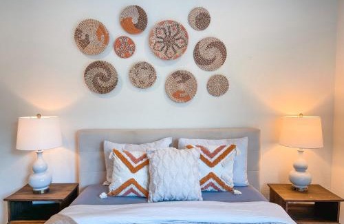 Downtown Apartment | 2BDR&Parking 5-10min to Santa Monica Pier