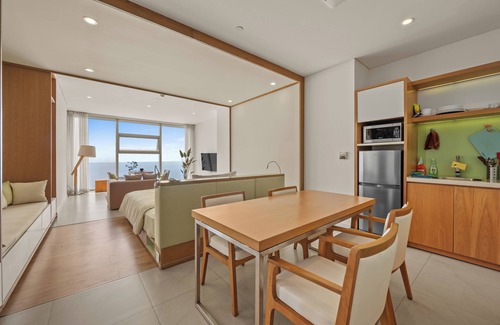 Son Tra Apartment | 2bdrm beachfront apartment in Đà Nẵng with AC, fitness room, outdoor pool