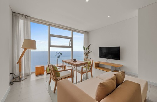 Son Tra Apartment | 2bdrm beachfront apartment in Đà Nẵng with AC, fitness room, outdoor pool