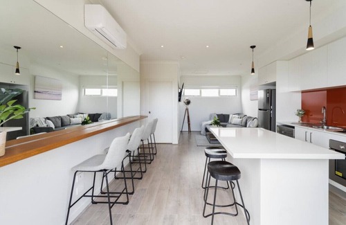 Seaford House | 2Bdrm Beachside Town House with Ocean Views