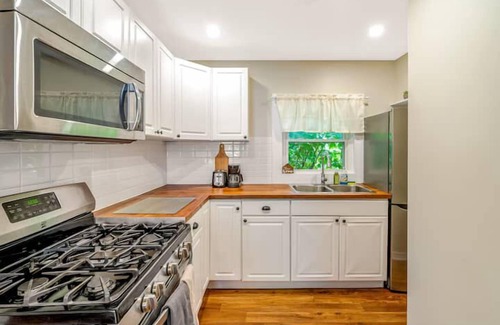 Crystal Beach Cottage | 2bdrm Family Cottage - Short walk to the Beach