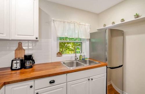 Crystal Beach Cottage | 2bdrm Family Cottage - Short walk to the Beach