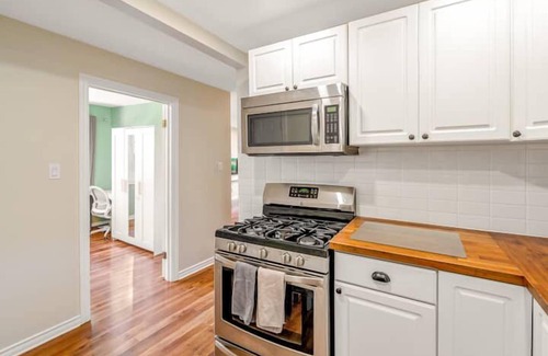 Crystal Beach Cottage | 2bdrm Family Cottage - Short walk to the Beach