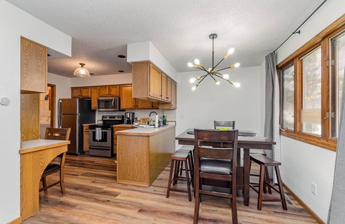 Saginaw Condo | 2bed 1 1/2 bath plus office with Futon, nice area of Saginaw! Sleep up to 6 ppl