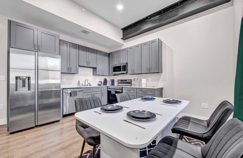 Cleveland Apartment | 2Bed 1Bath 10 Min to DT Ping Pong Gym
