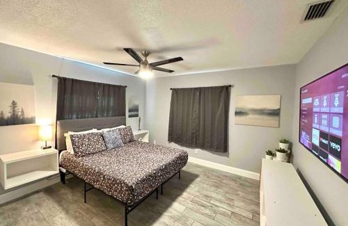 Cypress Gardens House | 2Bed 1Bath CentralLocation 2 Mile LEGOLAND and Dining