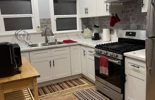 Harbor Apartment | 2bed 1bath close to downtown LB, LA and OC.