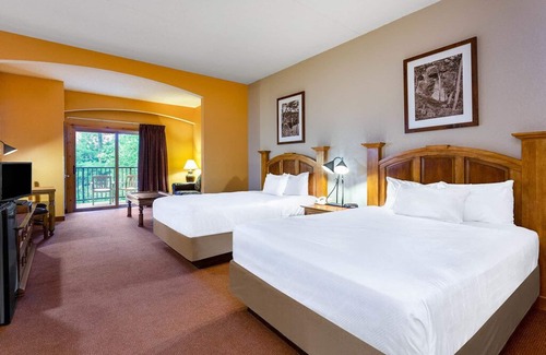 Wisconsin Dells Resort | 2BED/1BATH Queen Jr Suite with a View & WATER PARK PASSES Included