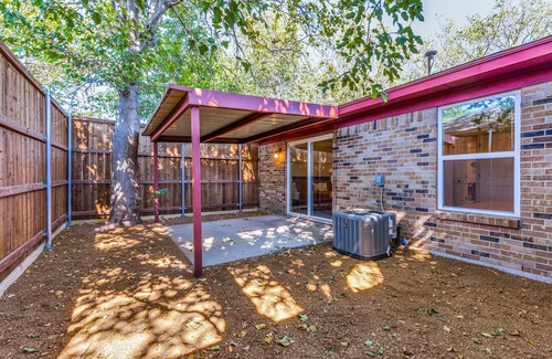 Como Condo | 2bed/1bath Spacious Townhome in Fort Worth Near I-30