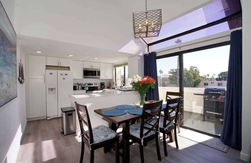 Crown Point Apartment | 2Bed 2Bath APT walking distance to BEACH and BAY in PB