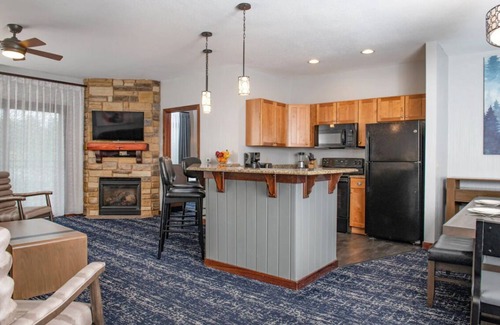 Lake Delton Resort | 2Bed/2Bath Deluxe Suite at our Dells Resort w/Access to Wilderness Territory!