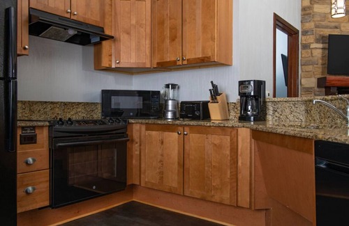 Lake Delton Resort | 2Bed/2Bath Deluxe Unit in Our Dells Resort w/Access to Wilderness Territory!