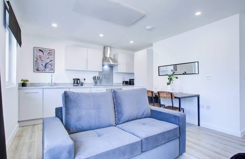 Willesborough Apartment | 2BED 2BATH in - Next to Station for 6 FREE Parking