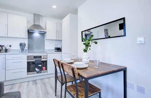 Willesborough Apartment | 2BED 2BATH in - Next to Station for 6 FREE Parking