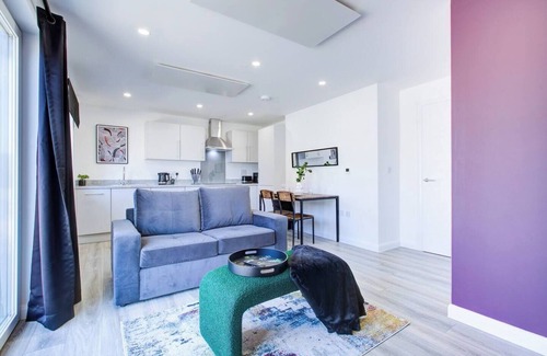 Willesborough Apartment | 2BED 2BATH in - Next to Station for 6 FREE Parking