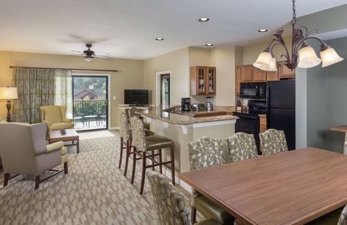 Sevierville Resort | 2Bed/2Bath - Smoky Mountains Retreat! Gorgeous Views, Pools, + More!