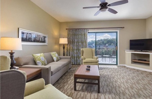 Sevierville Resort | 2Bed/2Bath - Smoky Mountains Retreat! Gorgeous Views, Pools, + More!