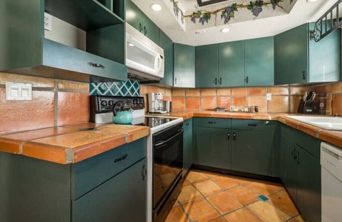 Parrot Cove House | 2Bed/2Bath Villa by Golf Course