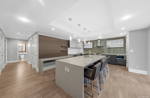 Marpole House | 2bed+2bath with Sauna Restreat!