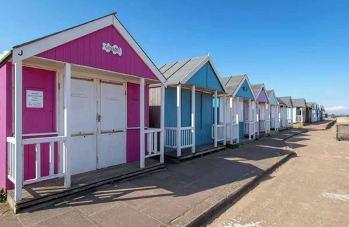 Mablethorpe and Sutton Ski Chalet | 2Bed Caravan Sleeps 6- Beach Access, Pets, Parking