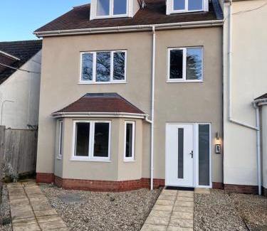 Abingdon Apartment | 2bed Ground Floor flat + garden