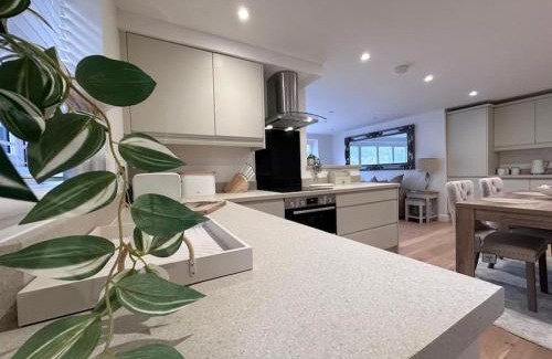 Abingdon Apartment | 2bed Ground Floor flat + garden