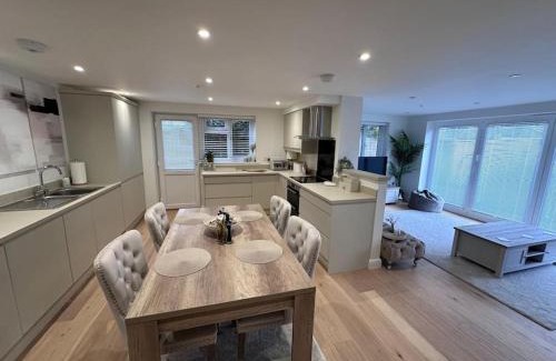 Abingdon Apartment | 2bed Ground Floor flat + garden
