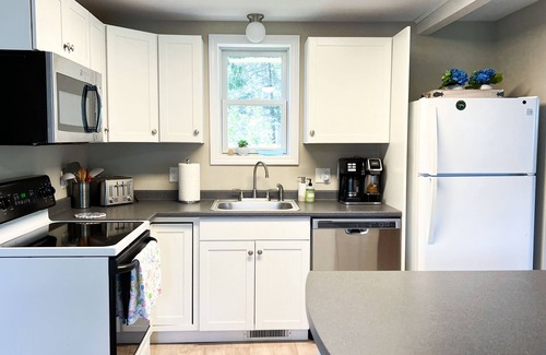 Niantic House | 2BED GUESTHOUSE WITH PRIVATE BEACH ACCESS