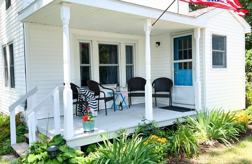 Niantic House | 2BED GUESTHOUSE WITH PRIVATE BEACH ACCESS