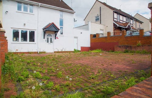 Cradley House | 2bed House- Dudley-garden-wifi-tv