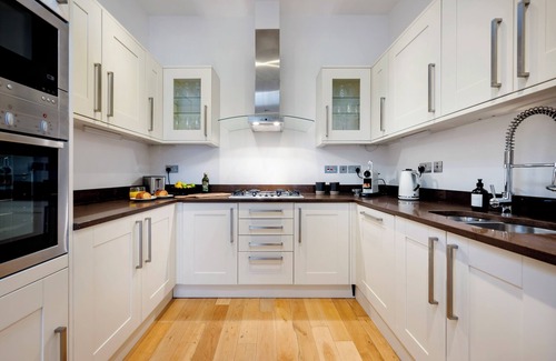 Covent Garden Apartment | 2Bedr/3Beds/2Bath Covent Garden 3min subway