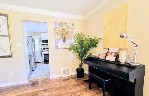 Madison Heights House | 2Bedroom/2 Bath/2 Office Bungalow with Sauna and Parking by Royal Oak