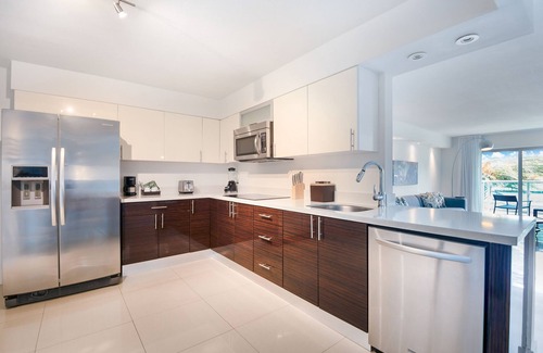 Bal Harbour Apartment | 2Bedroom-2Bathroom City View Steps Away from Bal Harbour Beach