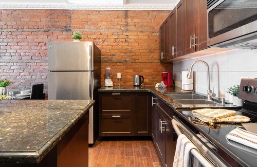 Central Hamilton Apartment | 2Bedroom Apt Near Downtown - King Bed & Netflix!