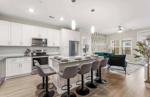 Southeast Orlando Apartment | 2Bedroom Haven Close to Parks KingBed PetFriendly
