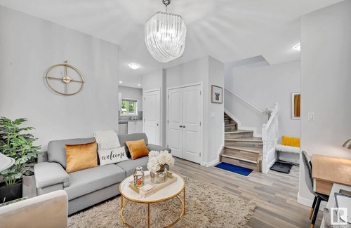 North Central Edmonton House | 2bedroom home in Downtown, 5min to Stadium, Expo centre, NAIT