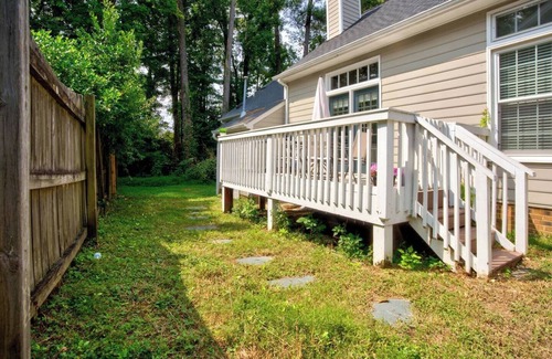 Cary House | 2Bedrooms, Jacuzzi, Crib, Grill ,kids essetials, walk to stores