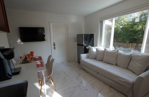 Shaughnessy House | 2Bedrooms,UBC, Guaranty convenient location, Garden Suite, Beautiful Surrounded