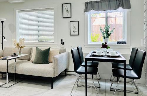 Vancouver South House | 2BR 1.5BA Full Kitchen Private Guest House - Free Parking - Central Location