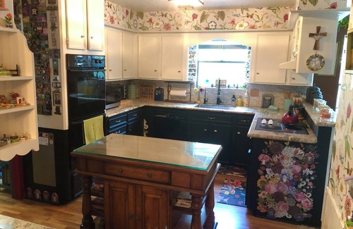 Memorial Northwest House | 2BR/1.5BA, saltwater pool, hot tub, alarm ~ The Salt Lick Retreat
