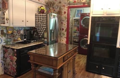 Memorial Northwest House | 2BR/1.5BA, saltwater pool, hot tub, alarm ~ The Salt Lick Retreat