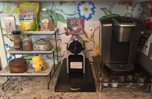 Memorial Northwest House | 2BR/1.5BA, saltwater pool, hot tub, alarm ~ The Salt Lick Retreat
