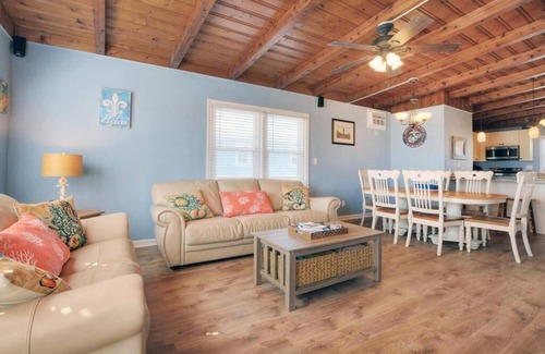 Long Beach House | 2BR/1.5BA Upper Duplex -Ocean Views, Sleeps 6