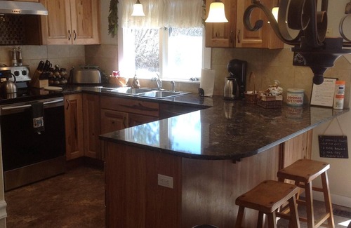 Green Mountain Falls House | 2BR 1.5bath sleep 6 Hottub and WIFI, Pet friendly, non-smoking, Winter Mo disc
