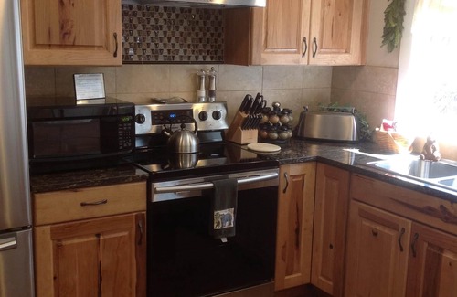 Green Mountain Falls House | 2BR 1.5bath sleep 6 Hottub and WIFI, Pet friendly, non-smoking, Winter Mo disc