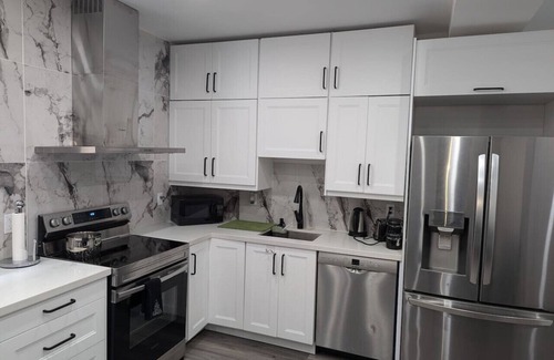Kitchener Apartment | 2BR 1 king 1 Queen with parking 3 GBPS internet